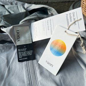 NWT Vuori Outdoor Trainer Shell Womens Athletic Jacket - Platinum Linen (Small)